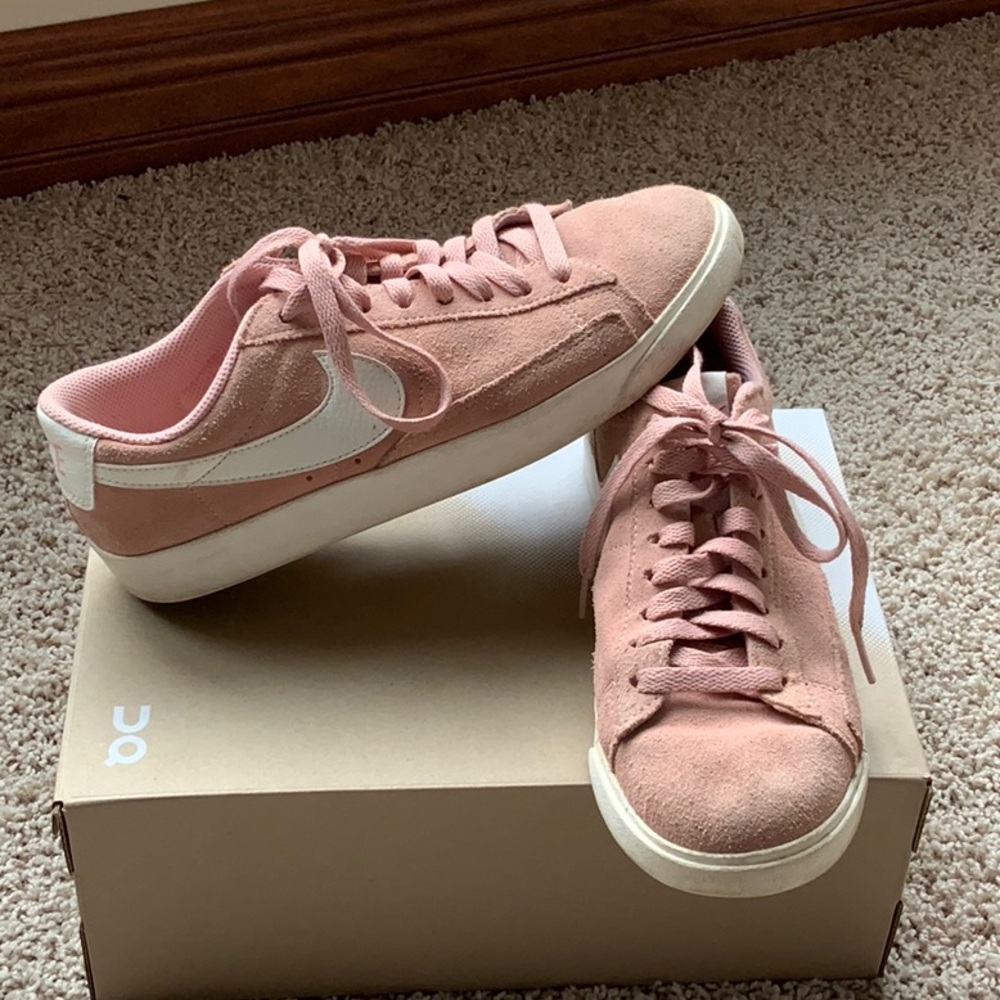 Nike Women’s Blazer Low Pink Suede Sneakers Size 8.5, EU 40